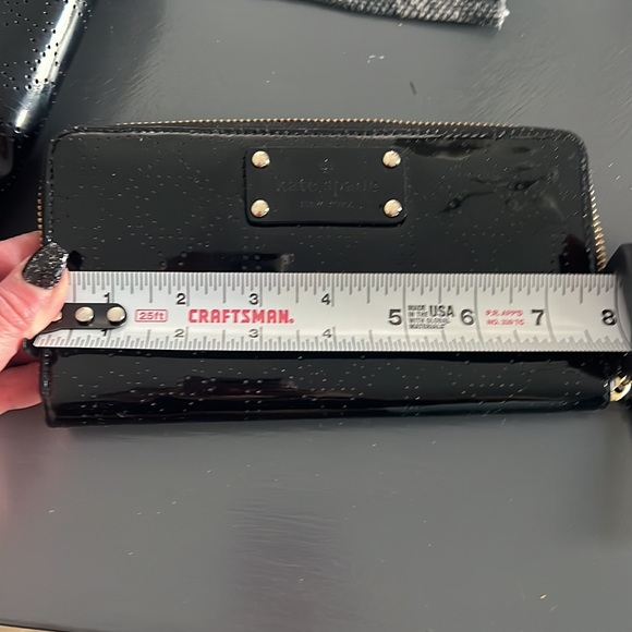 Kate Spade bag and matching wallet; back patent leather look - Picture 10 of 13